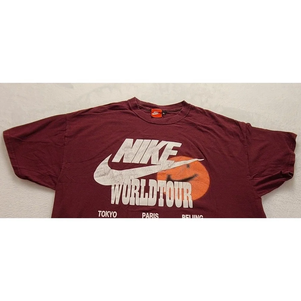 Nike World Tour Graphic‎ T-Shirt Men's XL Maroon Burgundy Short Sleeve Cotton